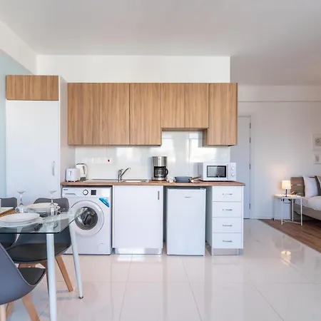 Livia Studio Apartment In Larnaca Exterior photo