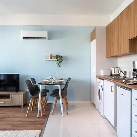 Livia Studio Apartment In Larnaca Exterior photo