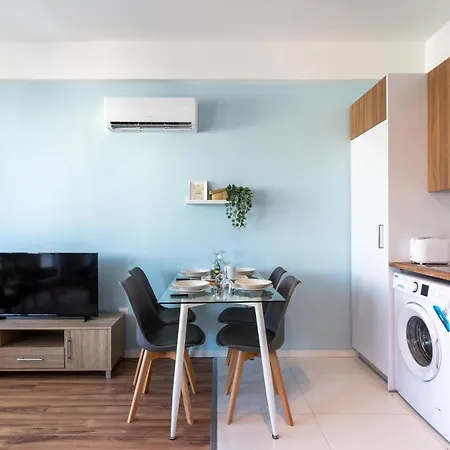 Livia Studio Apartment In Larnaca Exterior photo