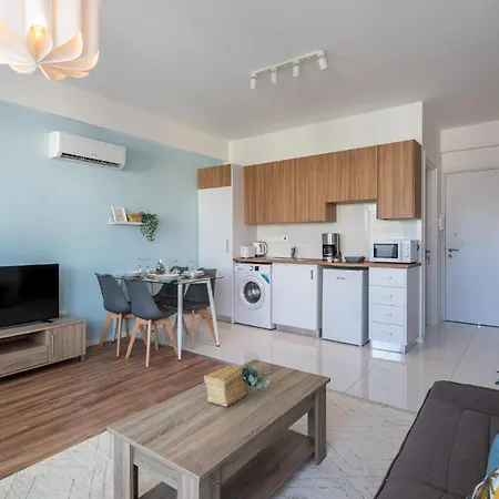 Livia Studio Apartment In Larnaca Exterior photo