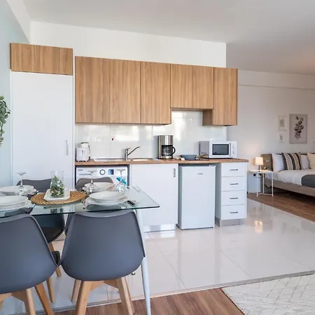 Livia Studio Apartment In Larnaca Exterior photo